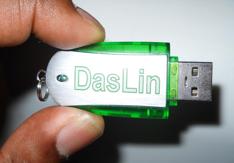 Holding DasLin